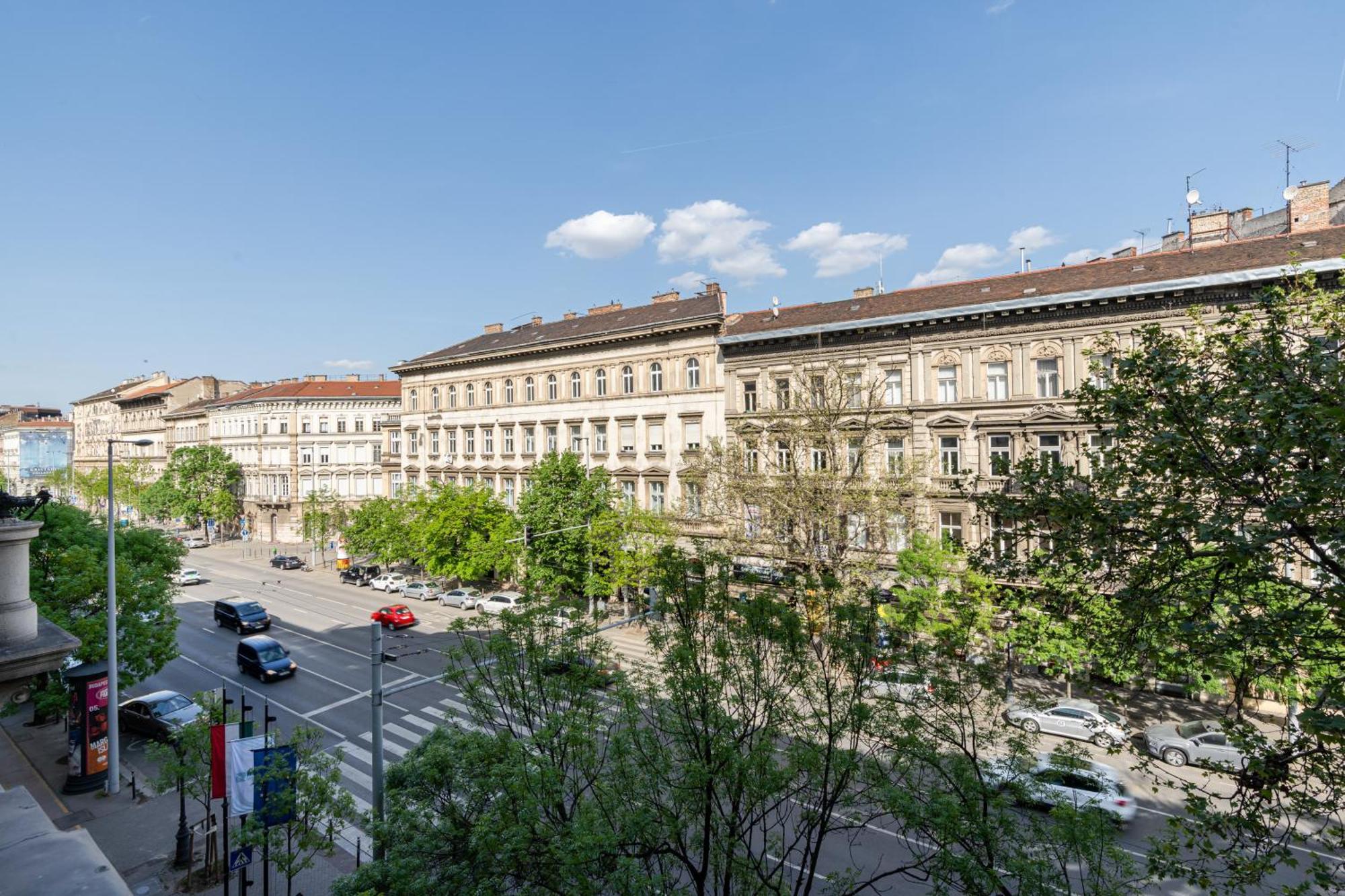 Eye Of Luxury Budapest